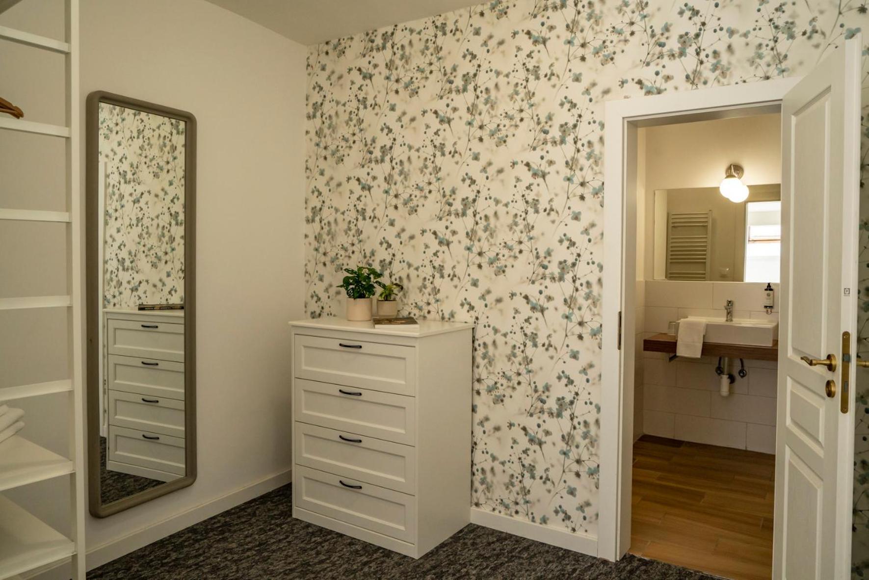 Elisabeth Old Town Hotel 3*