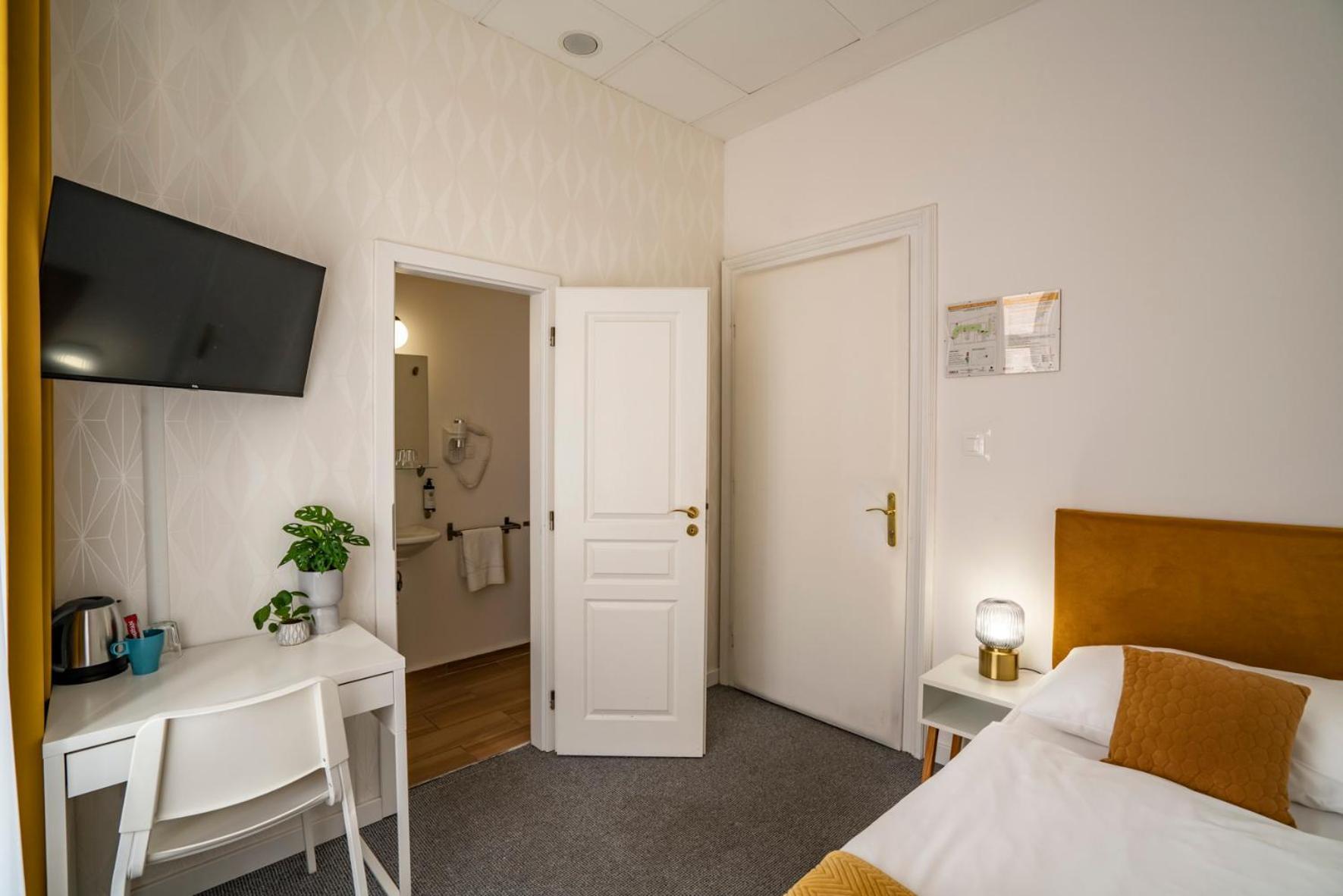Elisabeth Old Town 3*